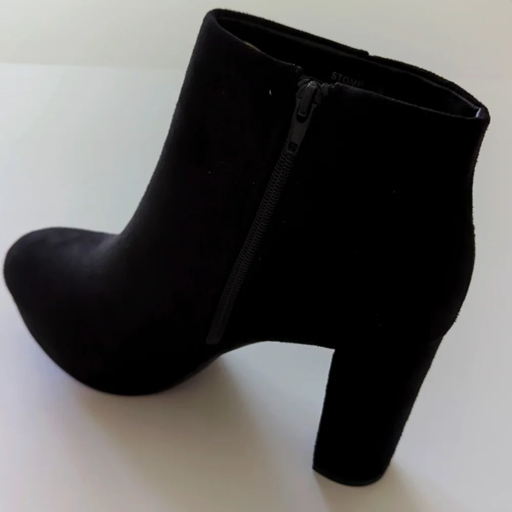 Dream Pairs Stomp Black Block Heeled Zip- up side Booties